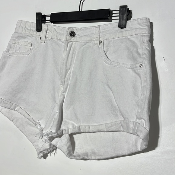 Cotton On Mid Rise Saturday White Cuffed Denim Shorts Size 8 - Picture 3 of 9